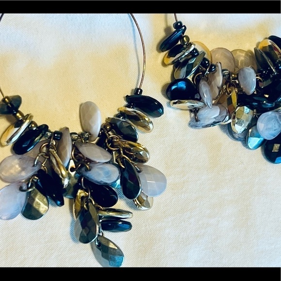 Stunning Clip Hoop Earrings with Loose Stones - Picture 4 of 7